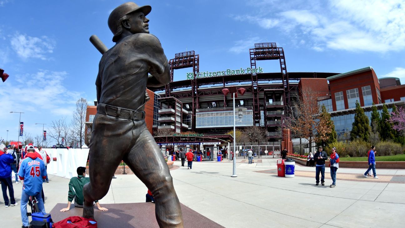 Phillies deny entry to fan with emotional support alligator