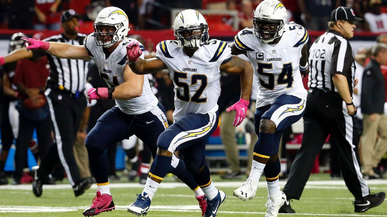 Las Vegas Raiders linebacker Denzel Perryman (52) makes a tackle