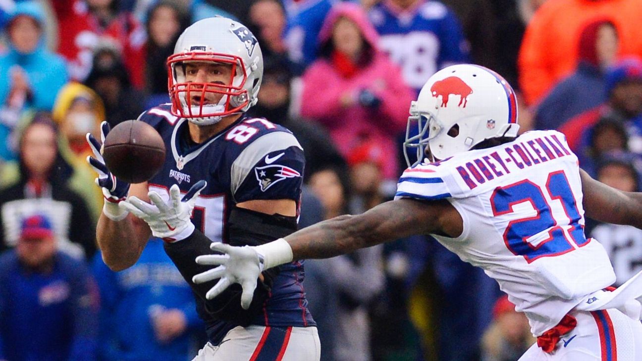 New England tight end Gronkowski sets career touchdown record