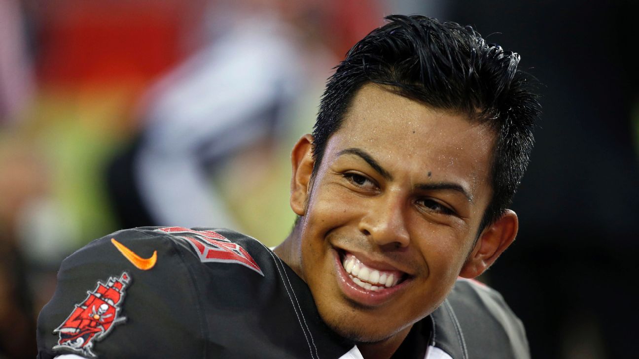 Roberto Aguayo of Tampa Bay Buccaneers misses field goal, extra point