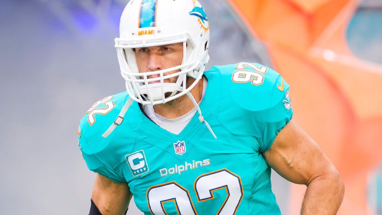 Miami Dolphins - 92 until #NEvsMIA #92 - Pro Bowl LS John Denney