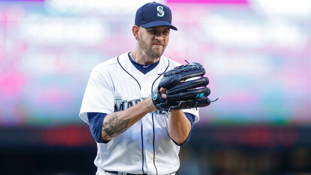 The eagle has landed  on James Paxton's shoulder