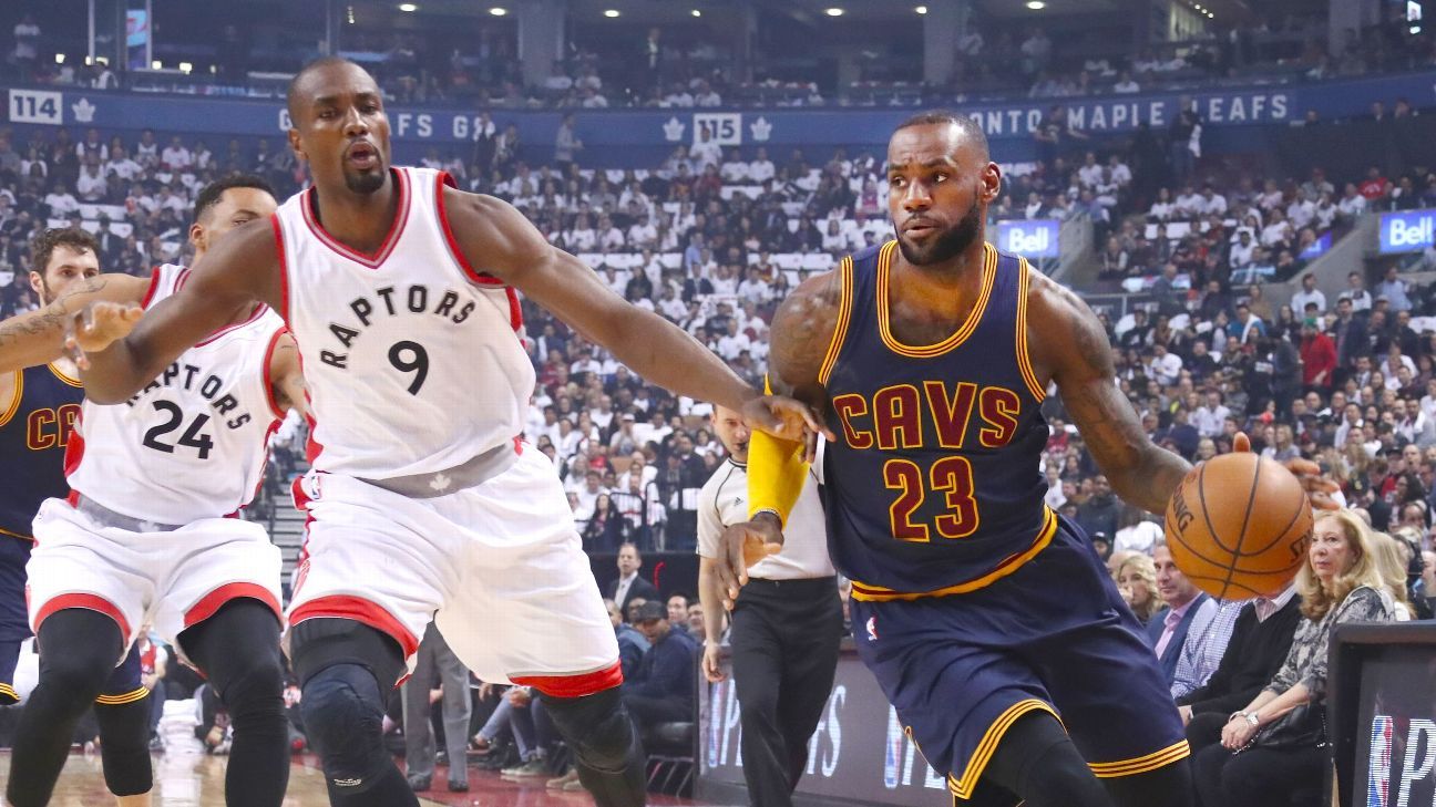 Cleveland 2010 Cleveland Cavaliers Lebron First Game Back In