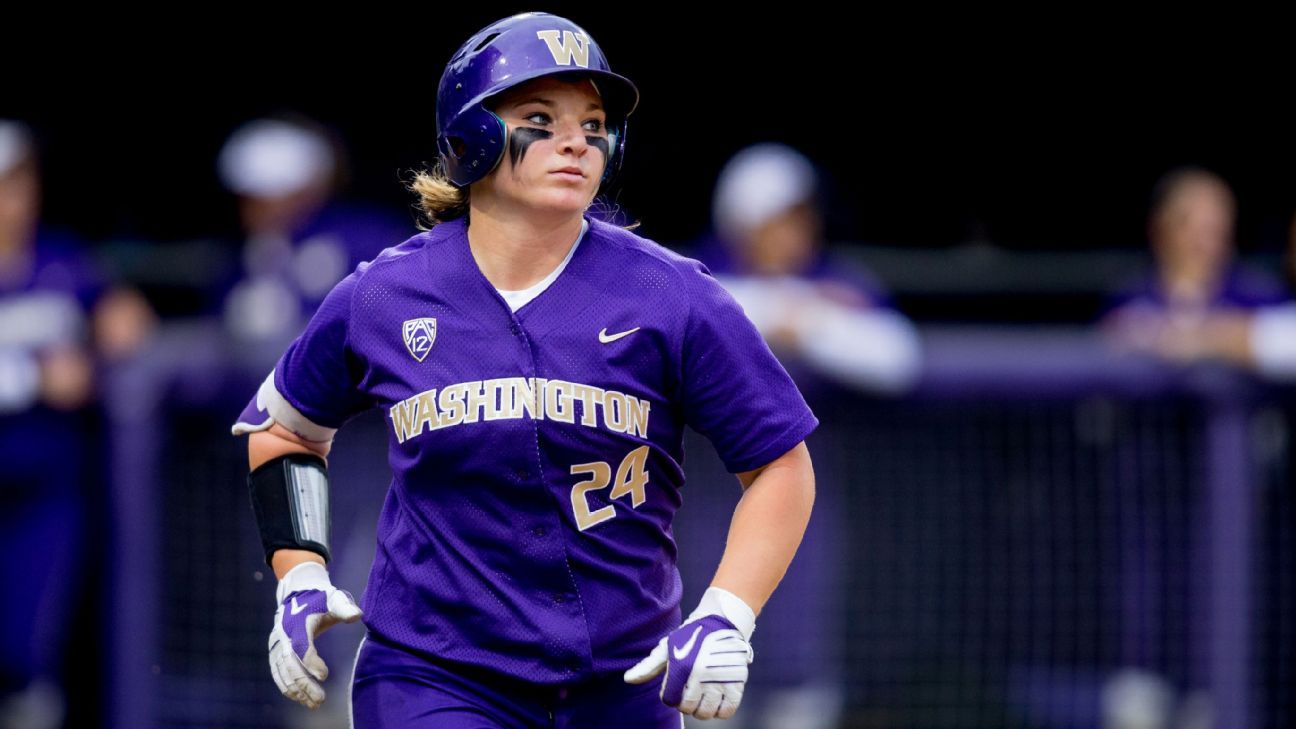 2017 NCAA softball Washington Huskies senior Casey Stangel on final