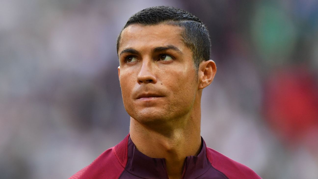 Cristiano Ronaldo Loves Man United But It Doesn t Mean He s Leaving Madrid