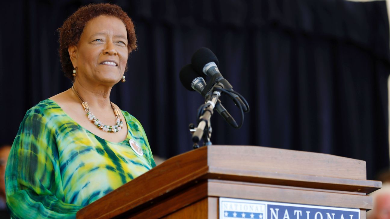 Claire Smith receives APSE's Red Smith Award