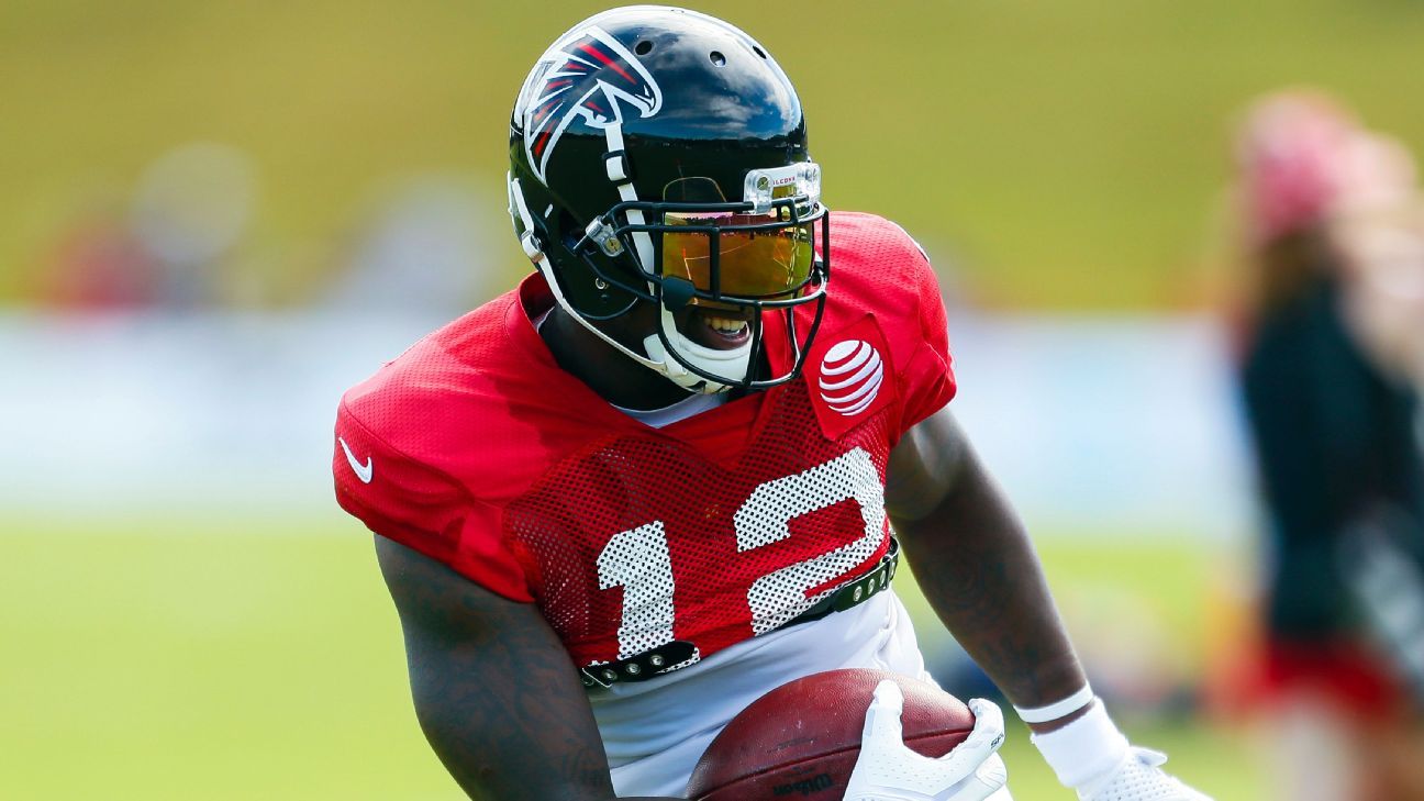 Atlanta Falcons wide receiver Mohamed Sanu (12) breaks for a drink during  an NFL football training camp practice, Tuesday, July 23, 2019, in Flowery  Branch, Ga. (AP Photo/Andrea Smith Stock Photo - Alamy