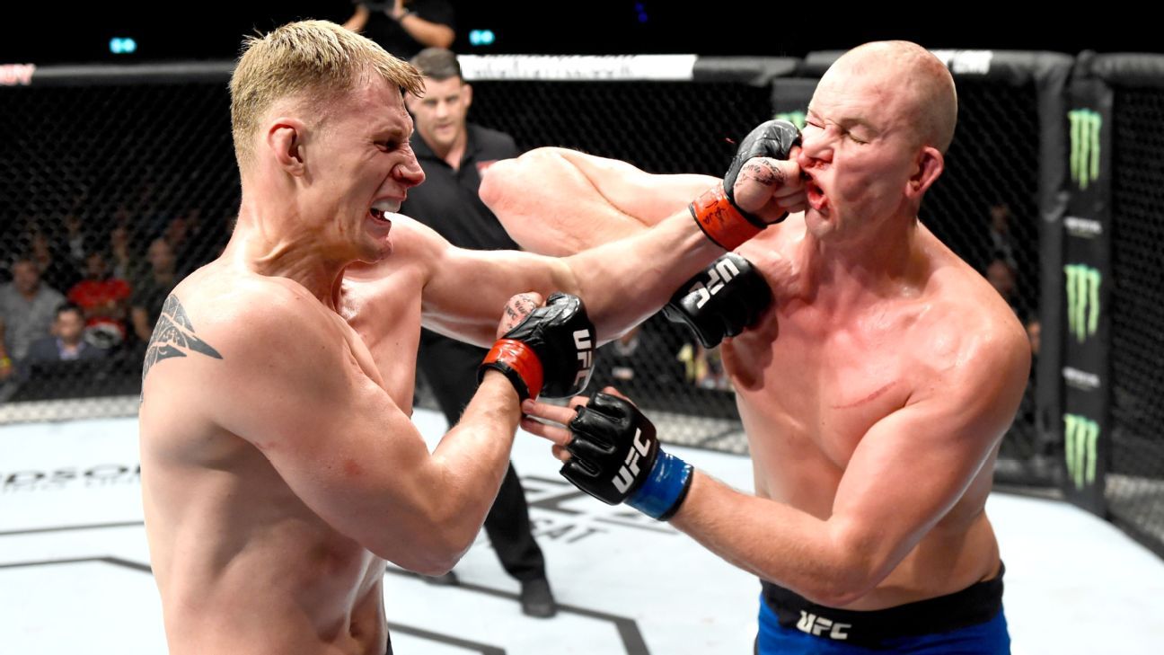 Alexander Volkov knocks out Stefan Struve at UFC Fight Night 115