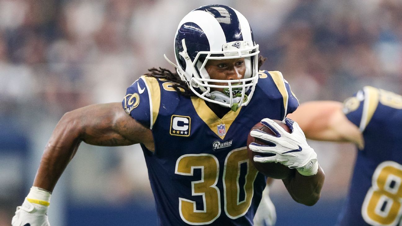 Los Angeles Rams helmets and uniforms were mismatched in Week 4