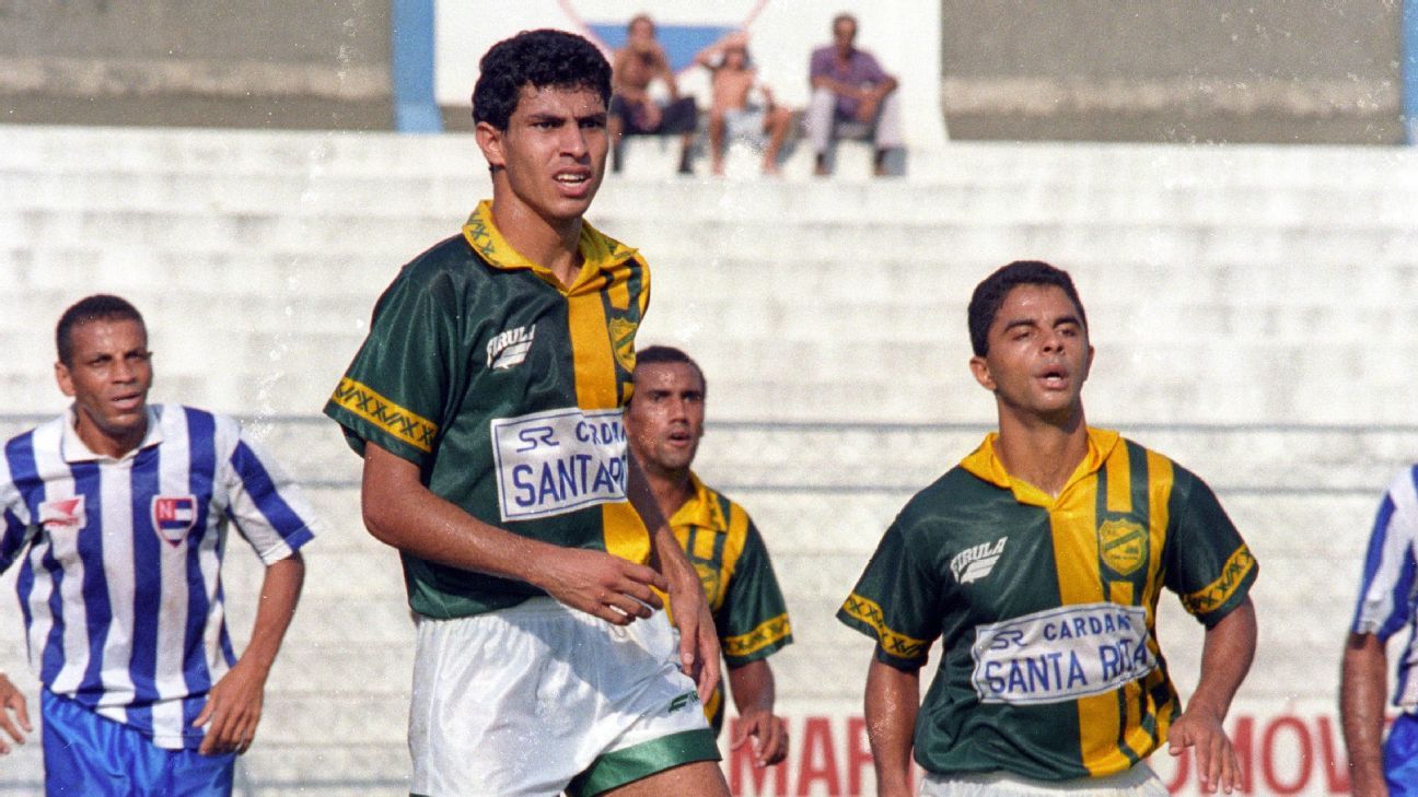 Zagueiro volta a treinar, e Carille confirma Corinthians para o