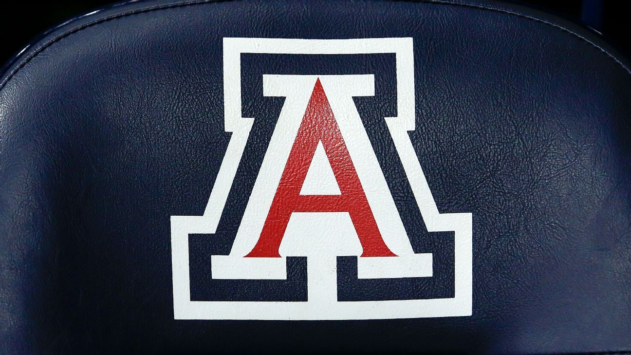 Arizona Wildcats men's basketball team Ubers to Illinois after weather diverts plane to Indianapolis