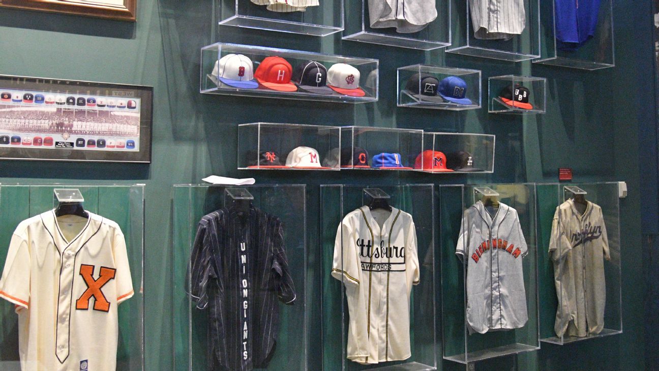 Houston Astros visit Negro Leagues Baseball Museum in Kansas City