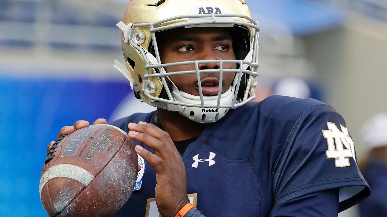 Notre Dame football QB Brandon Wimbush weighing transfer options