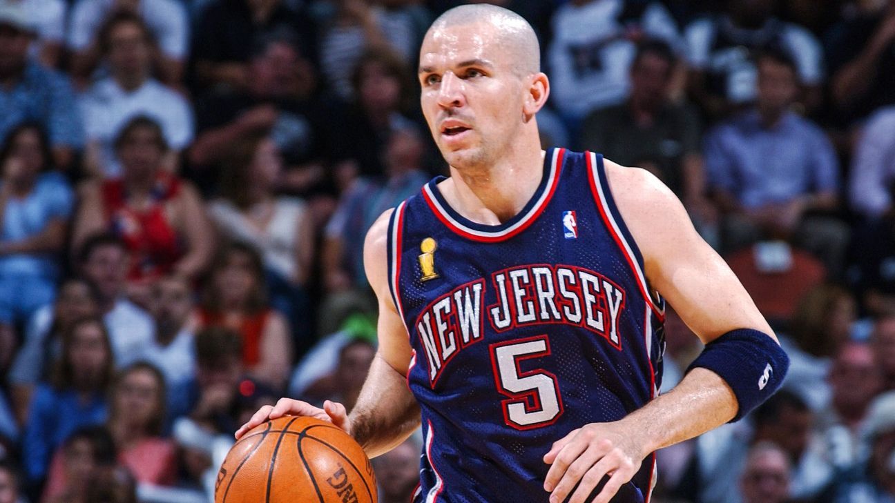 New Jersey Nets Jason Kidd (5) drives on Golden State Warriors