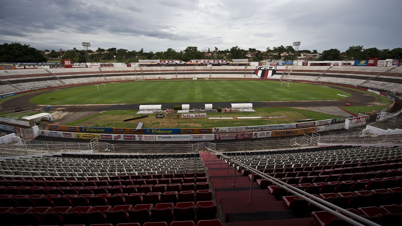 Estádio de Botafogo-SP apresenta estátua de Zeca Pagodinho e guitarra de Paul McCartney.
