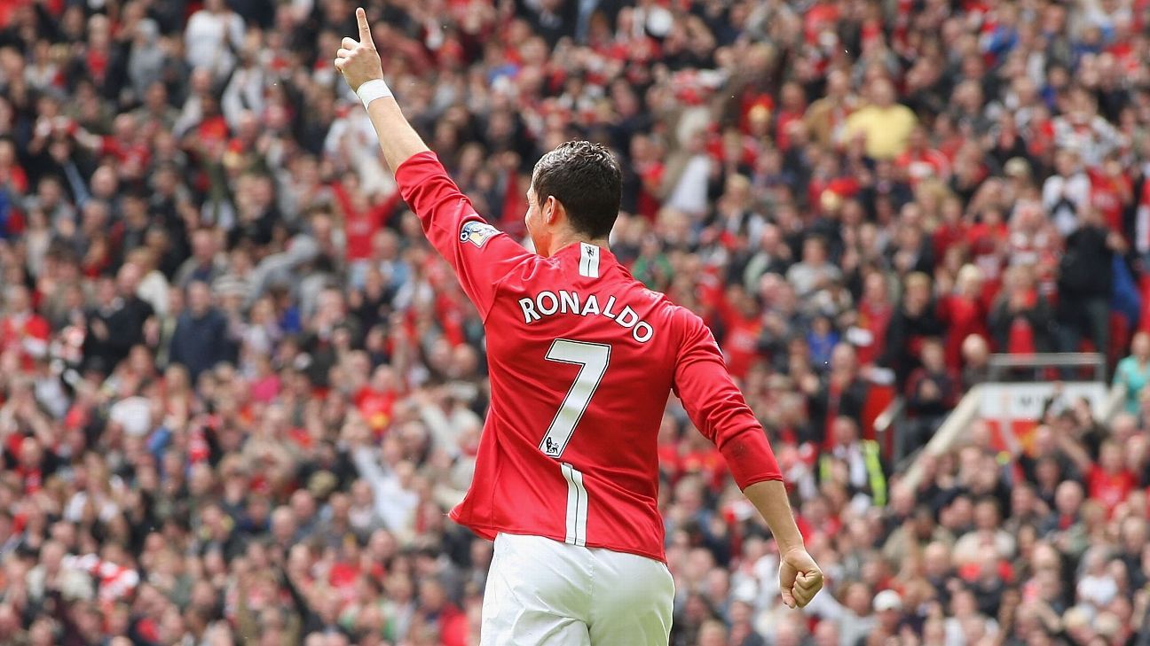 Manchester United hand Cristiano Ronaldo iconic No. 7 shirt