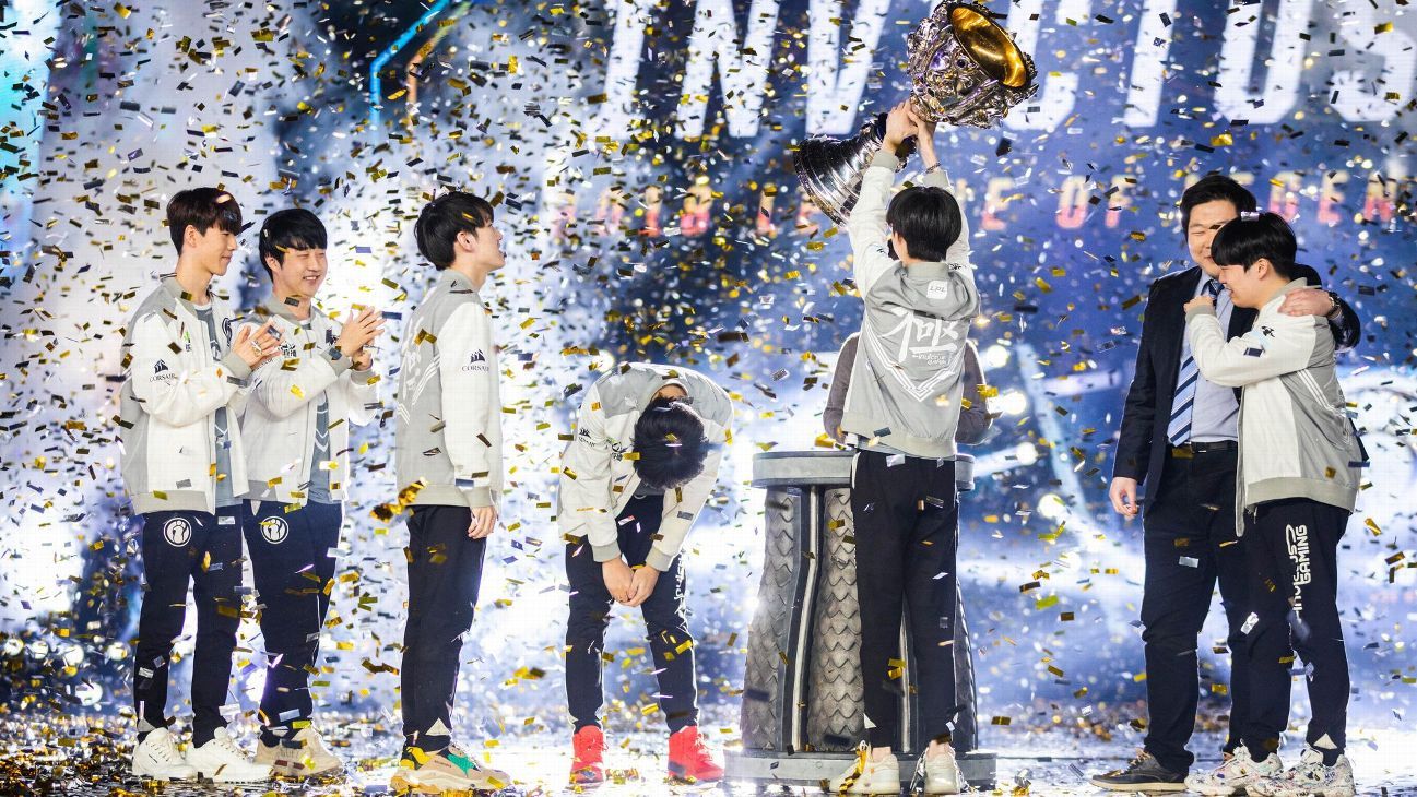 Invictus Gaming Sweeps Fnatic 3-0 to Win League of Legends World  Championship - Pandaily