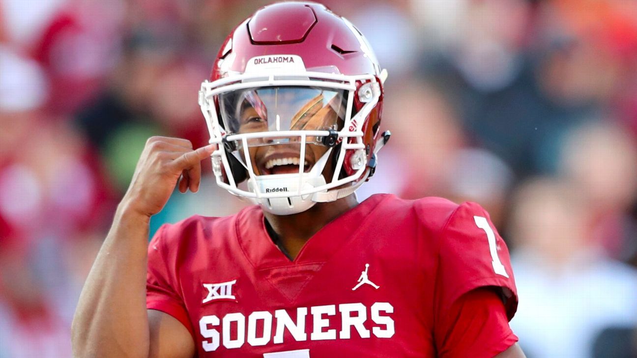 December 02, 2017: Oklahoma Sooners quarterback Kyler Murray #1 warms up  before the Big 12 Championship NCAA Football game between the Texas  Christian University Horned Frogs and the University of Oklahoma Sooners