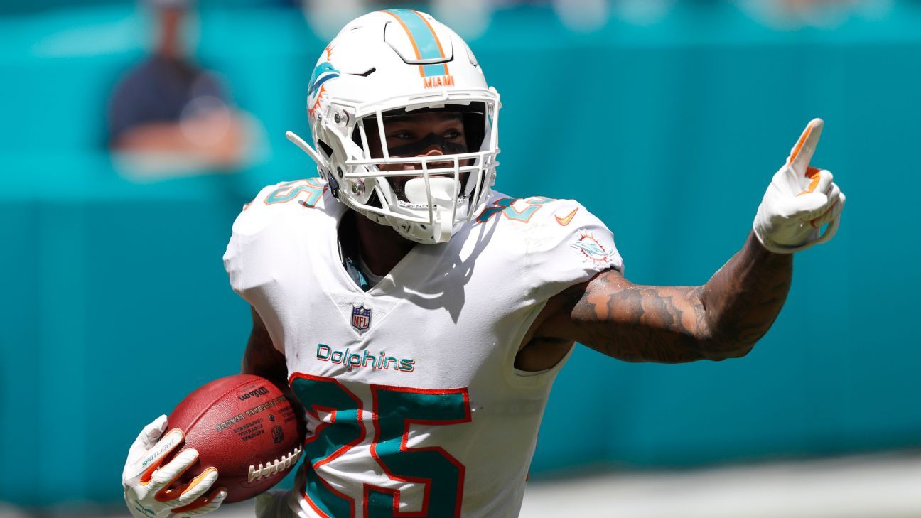 Miami Dolphins restructure CB Xavien Howard's deal after trade demand