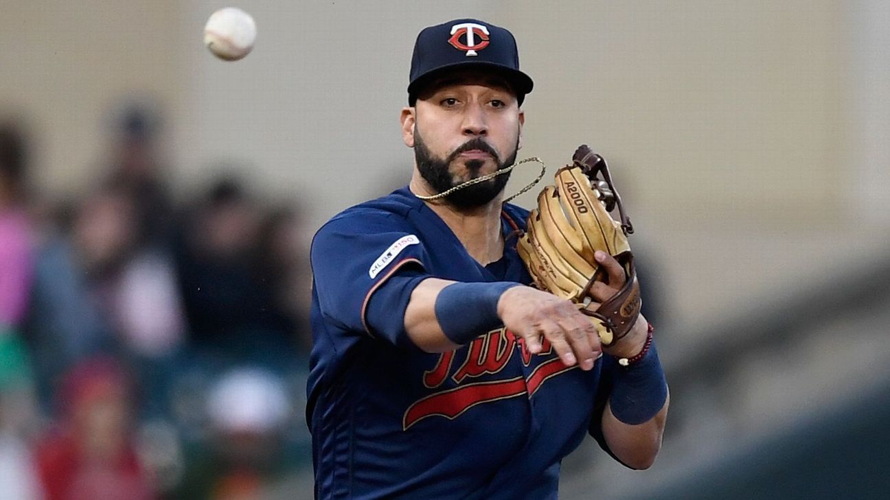 Red Sox Announce Marwin Gonzalez Signing, Corresponding Roster Move