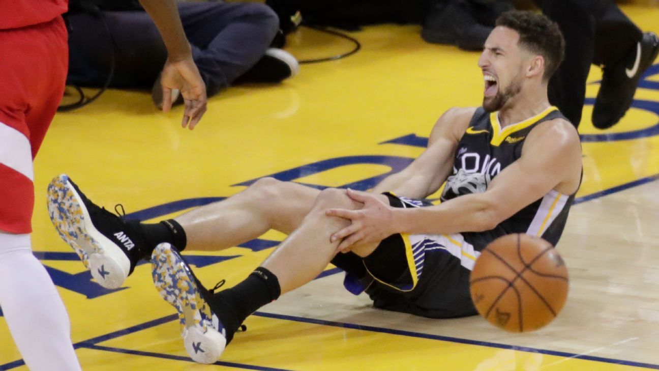 Klay injures left knee, leaves arena on crutches