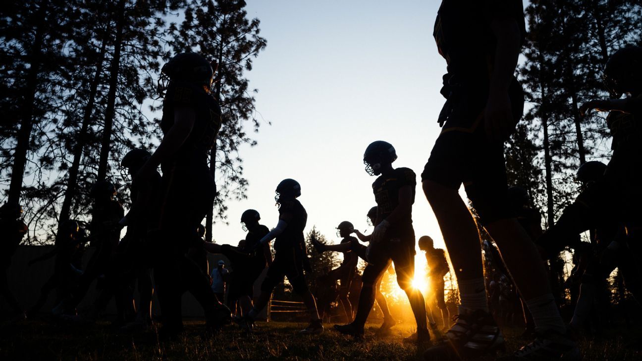 after-devastating-fires-paradise-high-school-football-team-gives-a