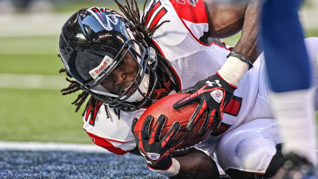 NFL - First look at Julio Jones in the Falcons' new unis 