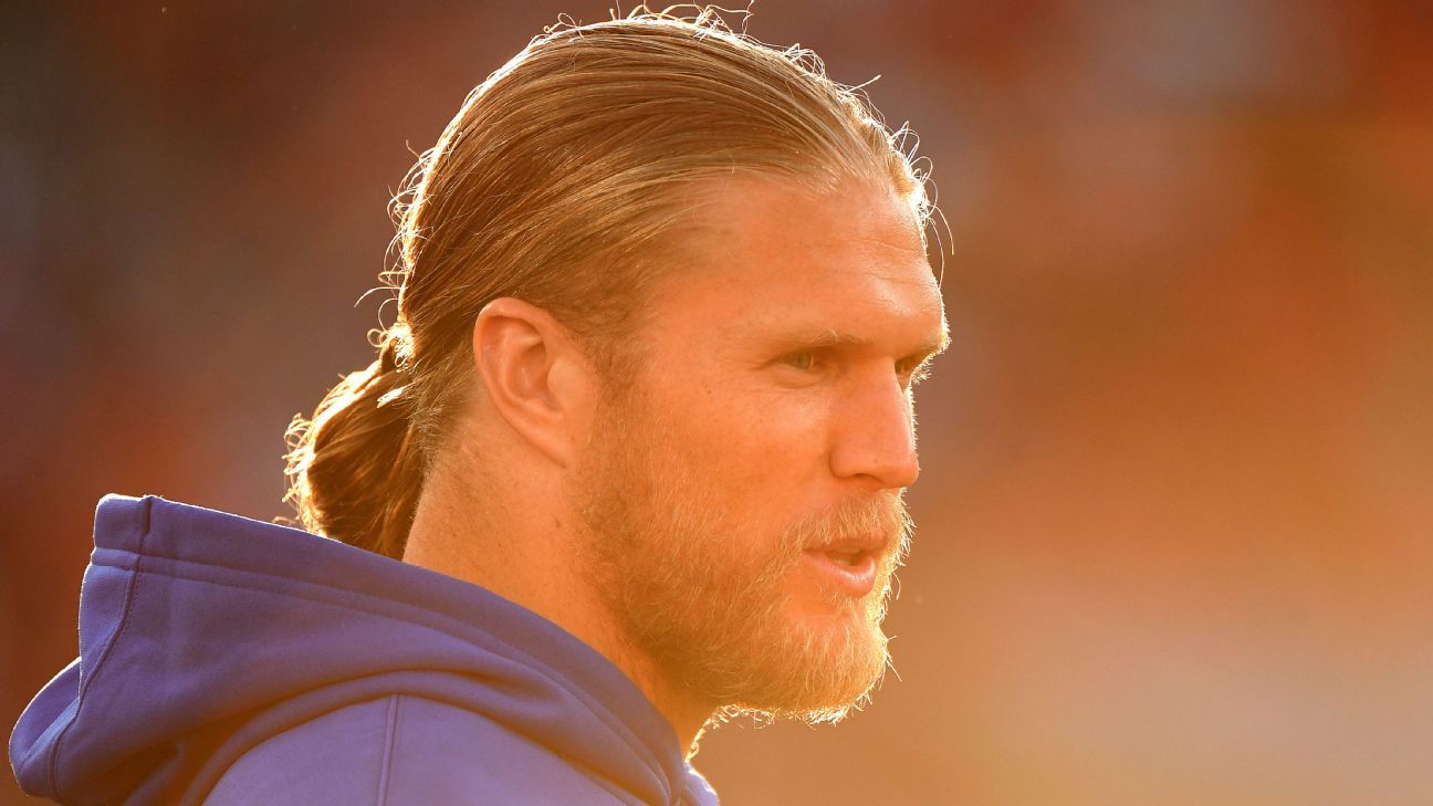 Former Cleveland Browns' Clay Matthews smiles before an NFL football game  between the Los Angeles Rams and the Cleveland Browns, Sunday, Sept. 22,  2019, in Cleveland. (AP Photo/David Dermer Stock Photo - Alamy