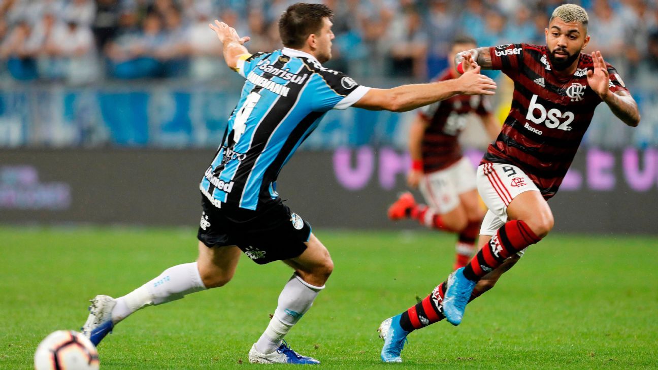Kannemann dá risada ao falar de Flamengo x Grêmio: 'Seguem tendo mais dinheiro'