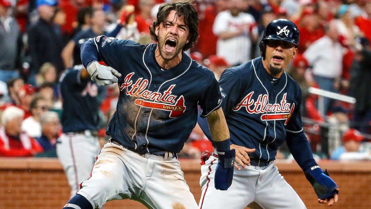 Braves rally late to deny Dickey