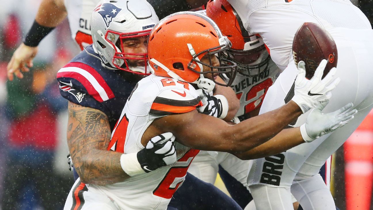 Cleveland Browns fumble their way to a 27-13 loss against the Patriots