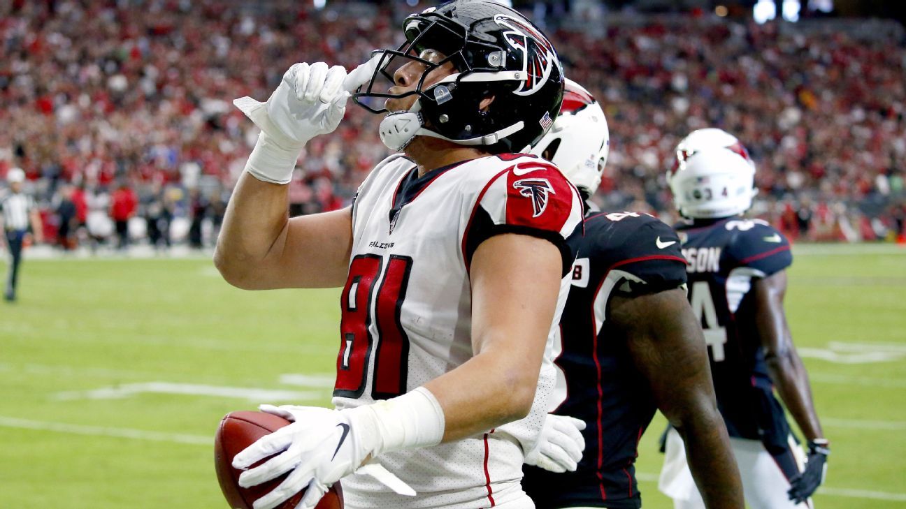 Austin Hooper, Grady Jarrett during first 2020 Pro Bowl practice