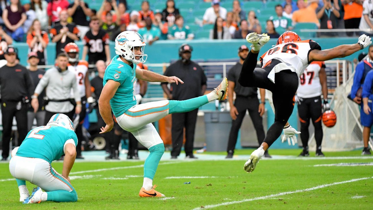 Miami Dolphins sign All-Pro kicker Jason Sanders to 5-year