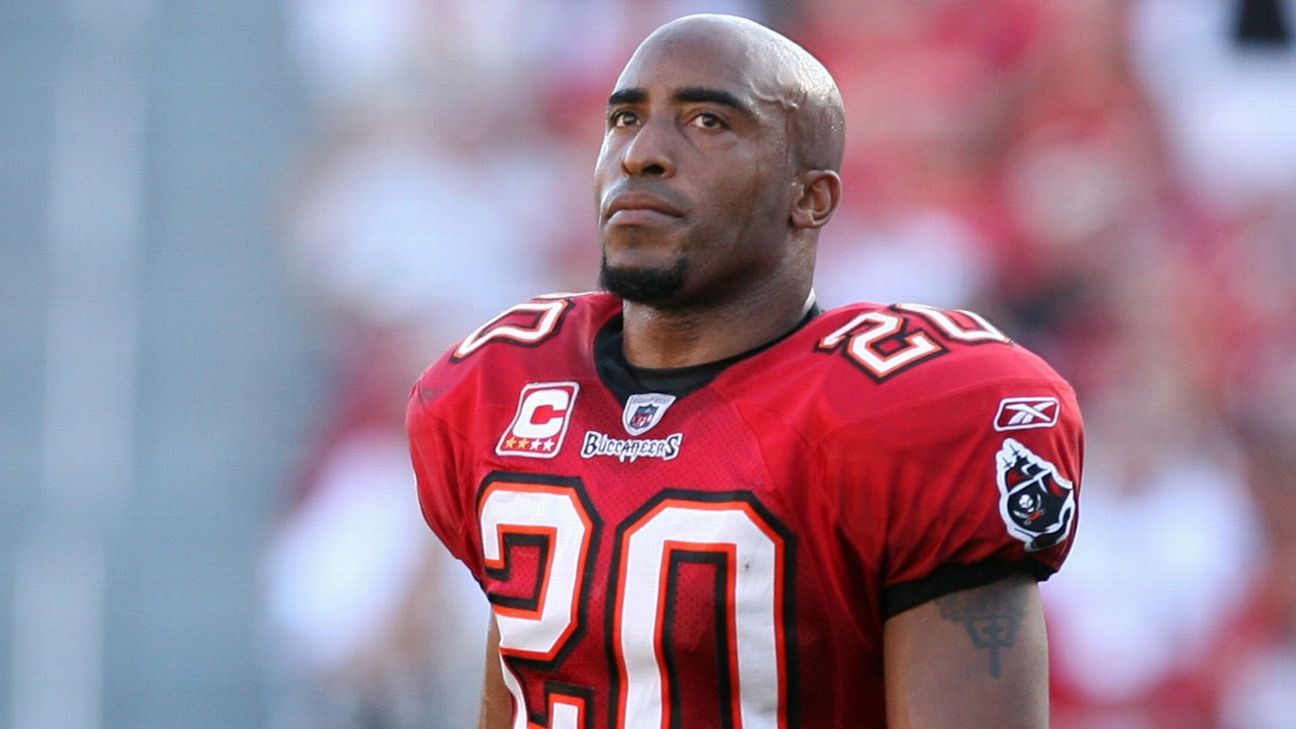 Tampa Bay Buccaneers' Ronde Barber celebrates after returning an