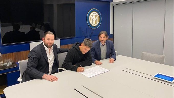 Martín Satriano firmó contrato con el Inter