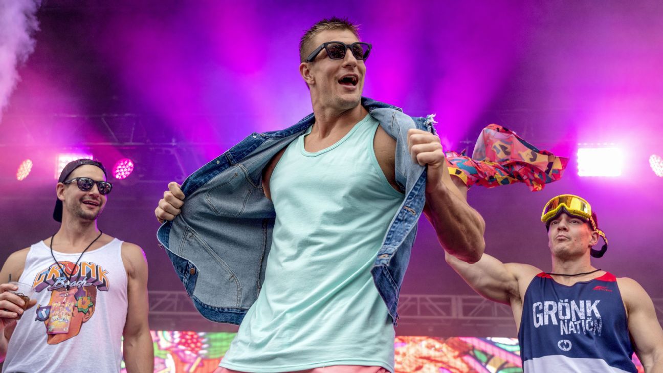 Rob Gronkowski brings 'Gronk Beach' for Super Bowl weekend - AZ