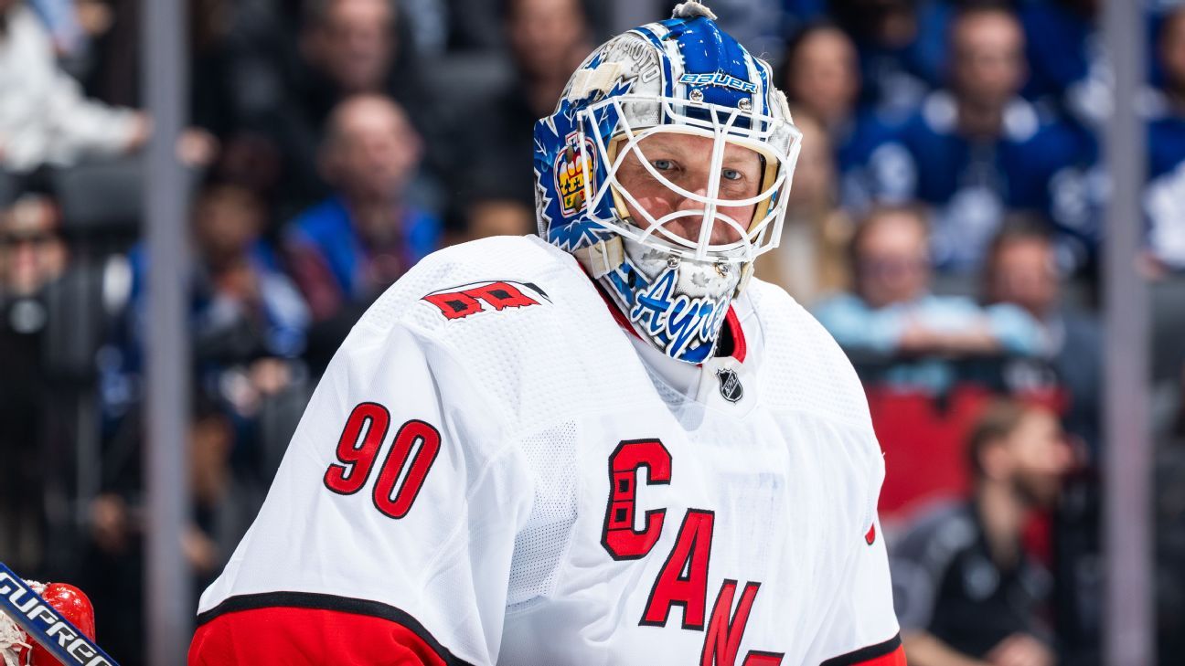 Blackhawks Goalie Petr Mrazek Exits Early vs. Bruins