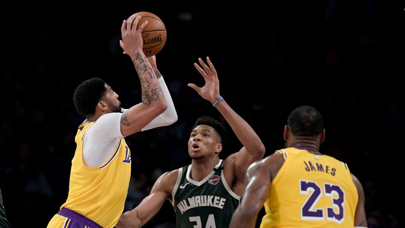 Lakers fans get Staples Center buzzing again with activity - Los