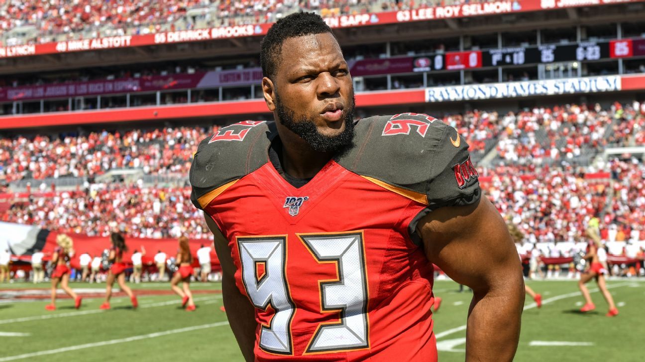 Tampa Bay Buccaneers rework Ndamukong Suh deal, allowing star DT to reach  up to $1M in incentives, source says - ESPN
