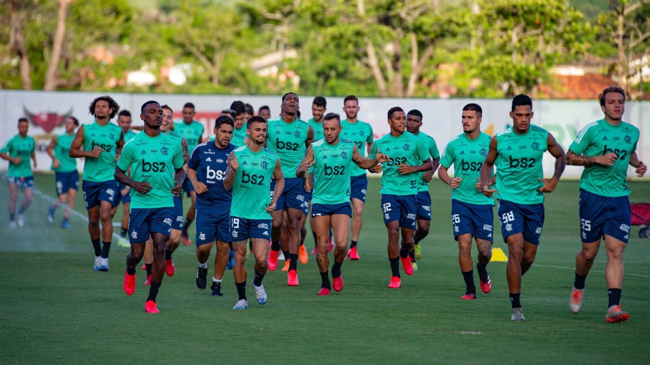 Elenco do Flamengo aceita reduzir salários, mas dinheiro de TV atrasa decisão