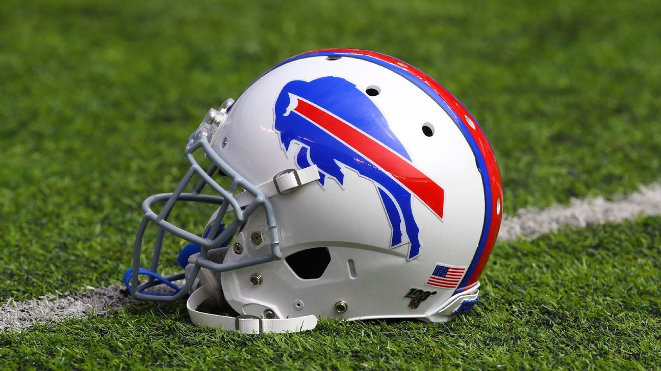 Fans of the Buffalo Bills playoffs take the COVID-19 tests