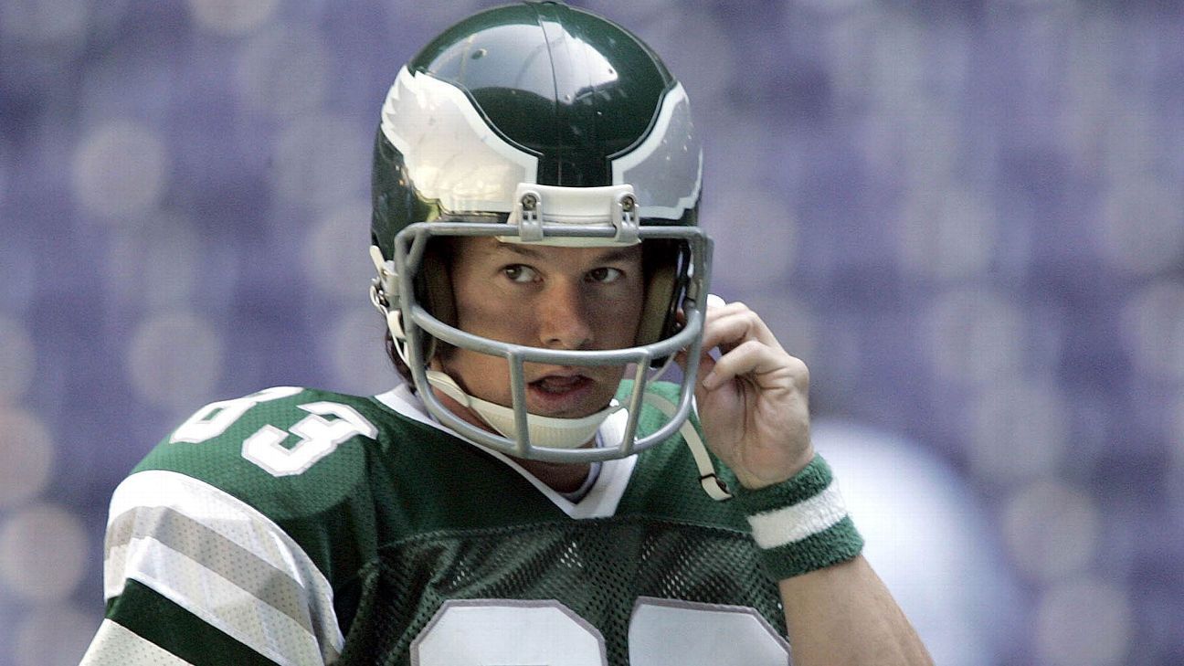 Mark Wahlberg, Vince Papale - Bond from Disney's 'Invincible