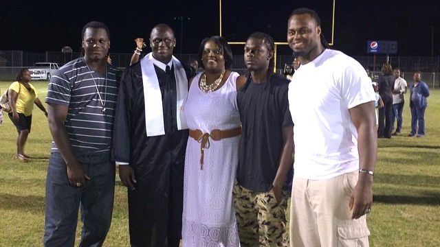 Mama, we made it' - Falcons draftee Marlon Davidson fulfills NFL promise to  his late mother - ESPN