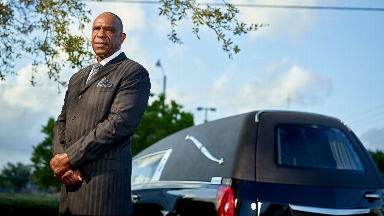 Hall of Famer Andre Dawson deals with coronavirus as mortician