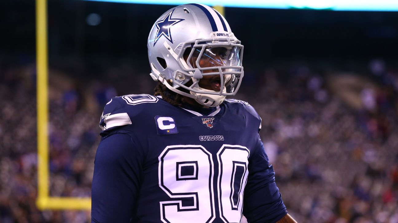 Photos: Tip toeing! Cowboys DE Demarcus Lawrence stays in bounds