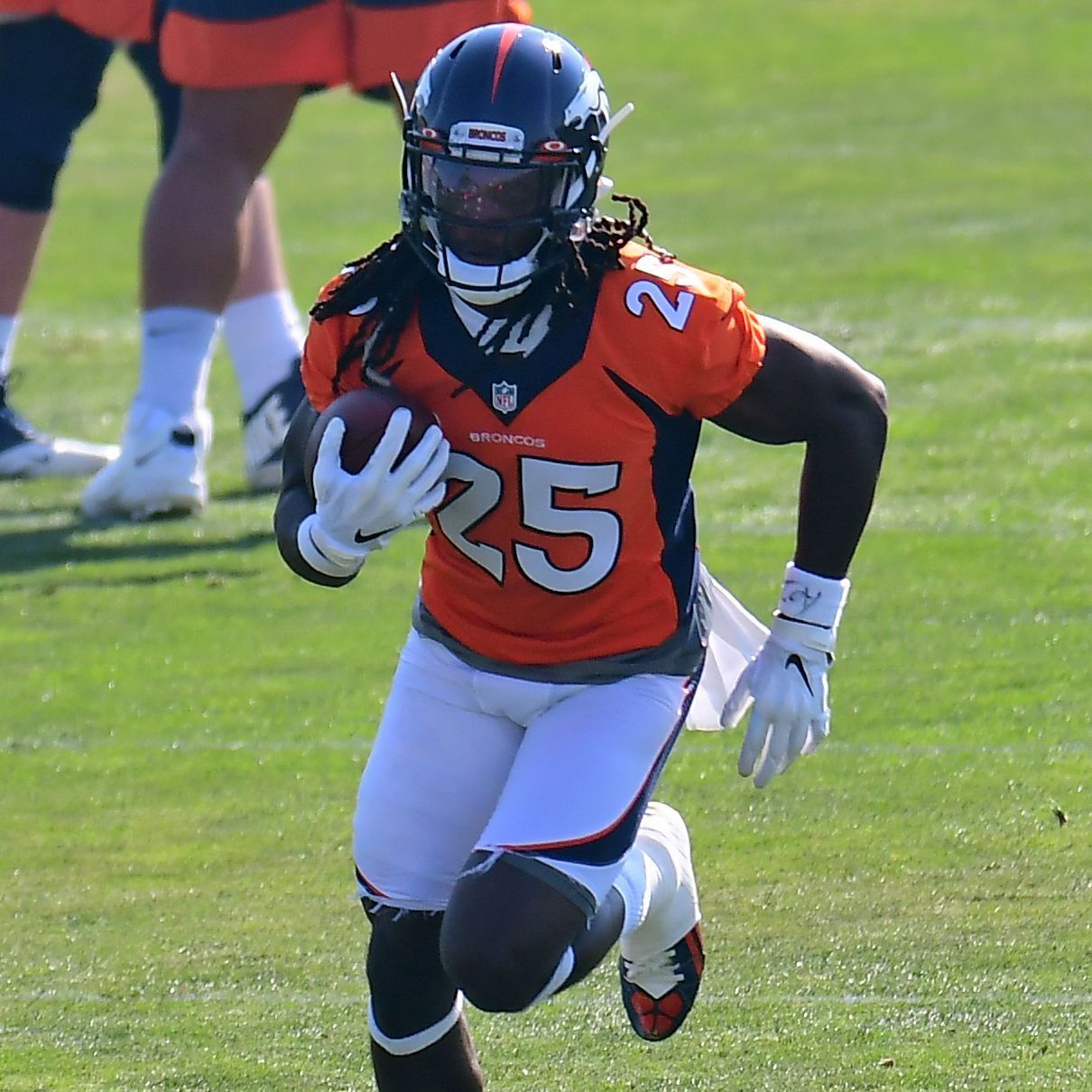 Broncos RB Melvin Gordon struggling to adjust to Denver altitude