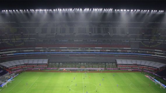 America Entrena En El Estadio Azteca Para Probar El Nuevo Alumbrado