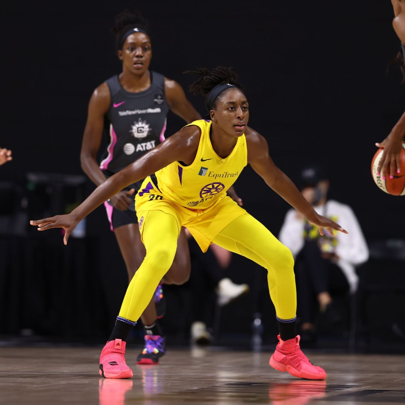 Nneka Ogwumike returns for Sparks, cites stress for back locking up - ESPN