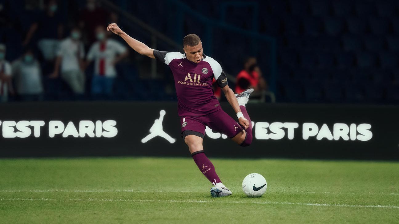 Messi & Mbappe model PSG's new Chicago Bulls-inspired kit as Jordan Brand  partnership continues