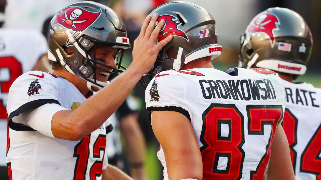Rob Gronkowski notches first TD catch as member of Tampa Bay Buccaneers
